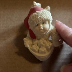 Vtg Snowbabies dept. 56 “Santa’s little helper” figurine